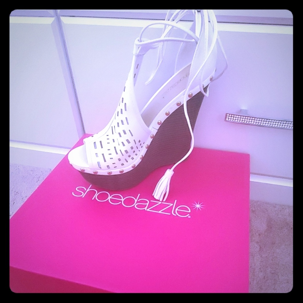 Yves  White wedges